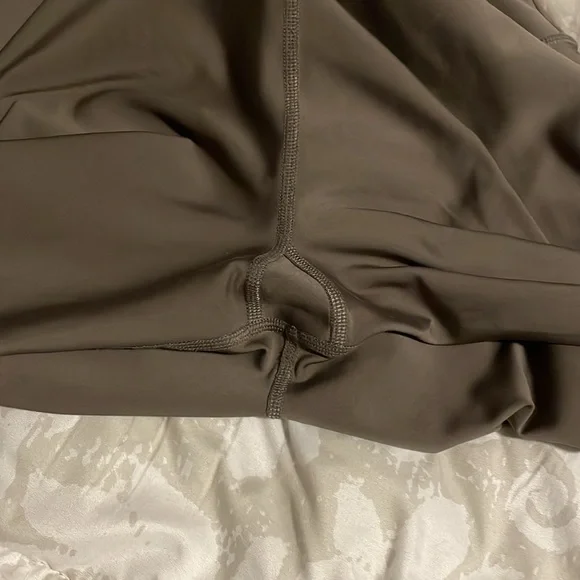 Alo Yoga airlift 7/8 leggings - Picture 6 of 7